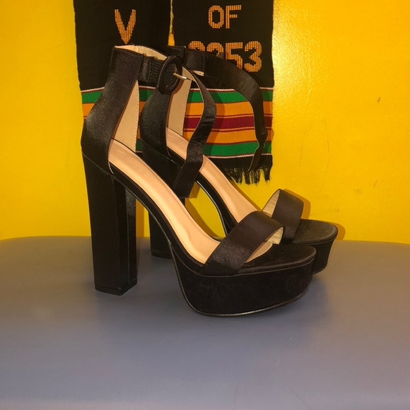 Heels - Picture 1 of 3